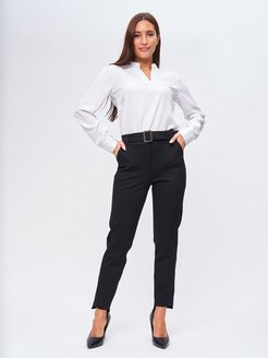 Кружевная блузка в гардеробе: уместно ли носить ее на работу?