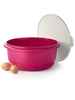 Пельменное тесто в замесочном блюде tupperware